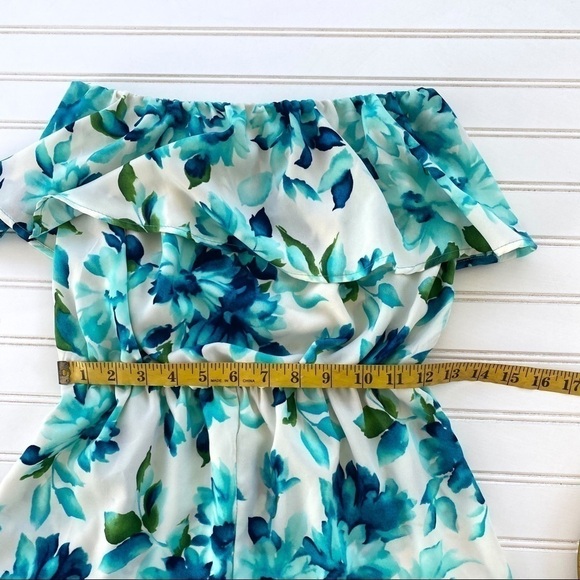 Tropical floral shorts romper Size Small - Picture 9 of 13